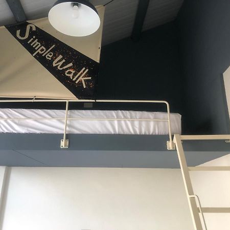 Simple Walk Guest House 小公寓 Tainan Bagian luar foto