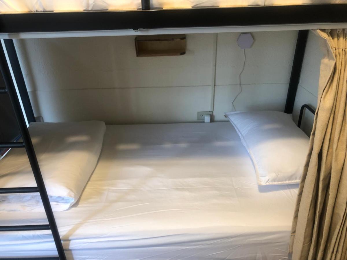 Simple Walk Guest House 小公寓 Tainan Bagian luar foto