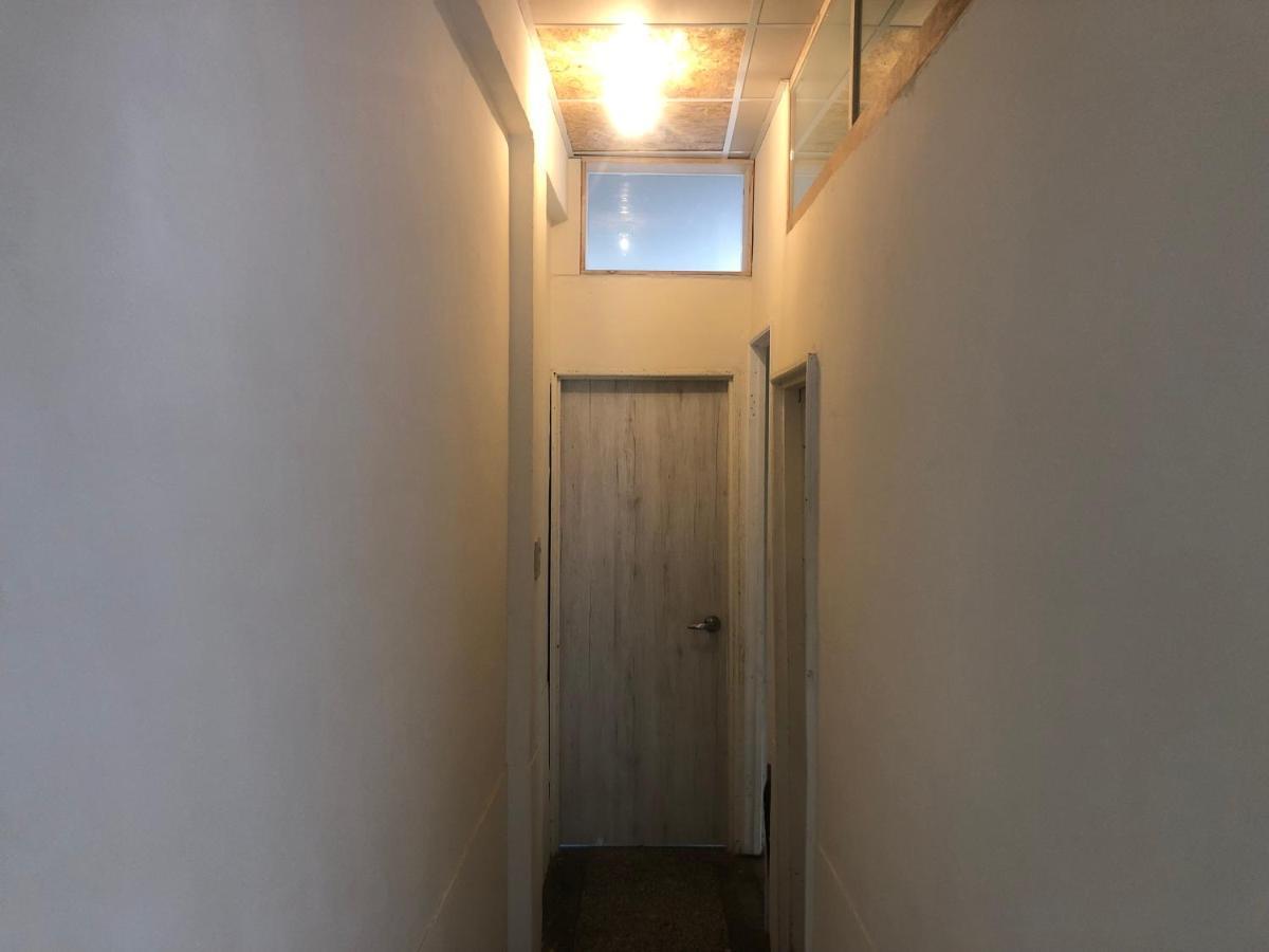 Simple Walk Guest House 小公寓 Tainan Bagian luar foto