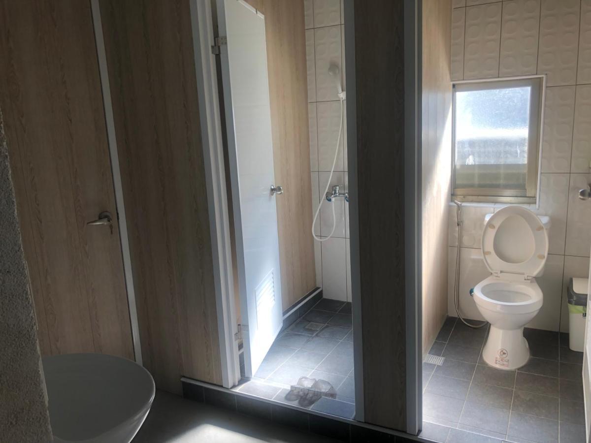 Simple Walk Guest House 小公寓 Tainan Bagian luar foto