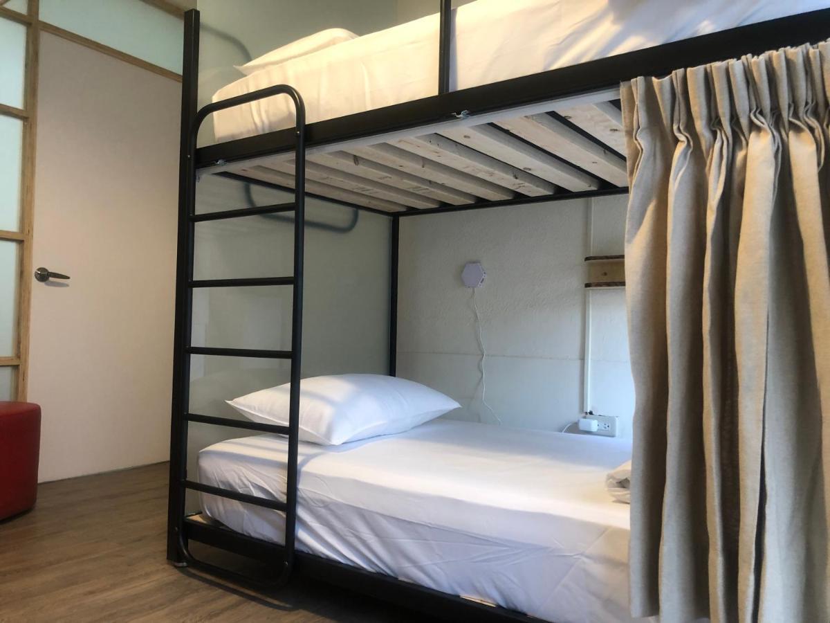 Simple Walk Guest House 小公寓 Tainan Bagian luar foto