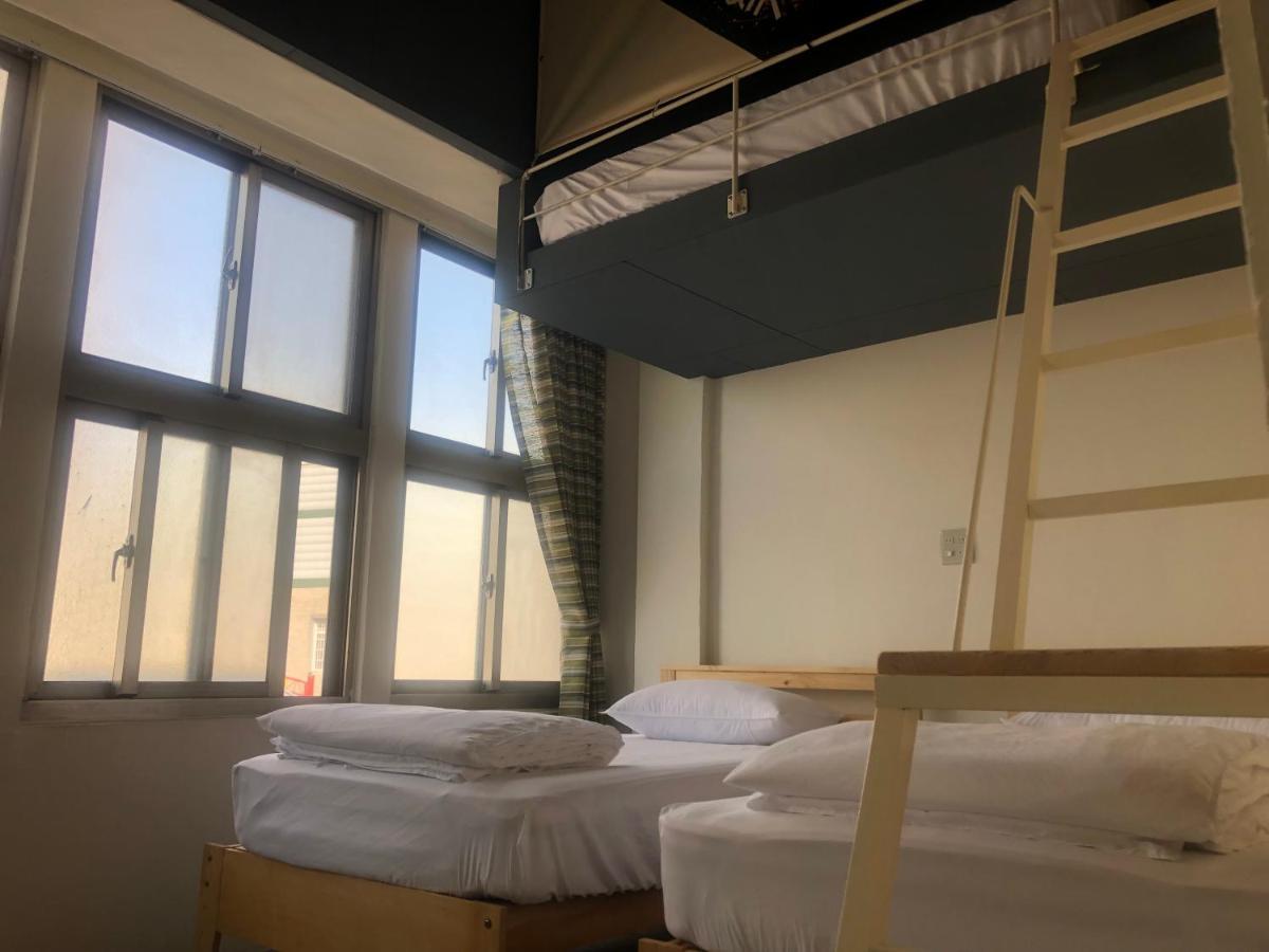 Simple Walk Guest House 小公寓 Tainan Bagian luar foto