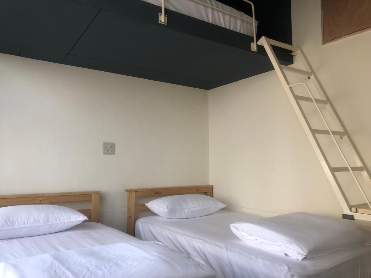 Simple Walk Guest House 小公寓 Tainan Bagian luar foto
